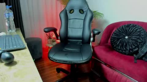 Zoe online show from April 18, 9:59 pm