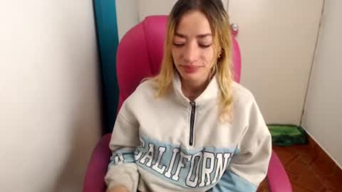zoe online show from August 3, 9:04 am
