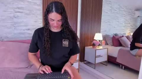 zoehiltonx online show from July 17, 2:24 pm
