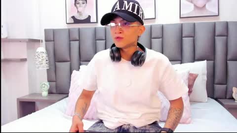 Zoe Krug online show from March 13, 12:12 pm