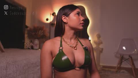 zoevidal_ online show from February 27, 12:05 pm