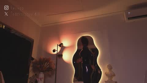 zoevidal_ online show from February 28, 11:55 am