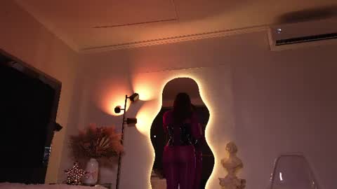 Snapshot of zoevidal_ chatting on June 22, 12:02 pm zoevidal_ online show from June 22, 12:02 pm