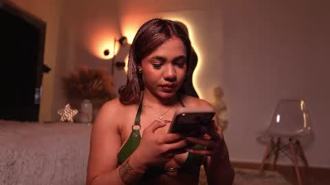 Snapshot of zoevidal_ chatting on July 13, 12:19 pm zoevidal_ online show from July 13, 12:19 pm