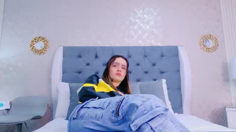 Snapshot of zoewilliis chatting on June 13, 11:08 am ZoeWilliis online show from June 13, 11:08 am