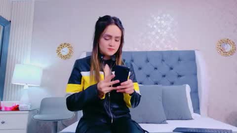 Snapshot of zoewilliis chatting on June 19, 11:14 am ZoeWilliis online show from June 19, 11:14 am