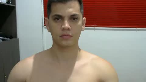 zoro_00 online show from February 7, 11:52 pm