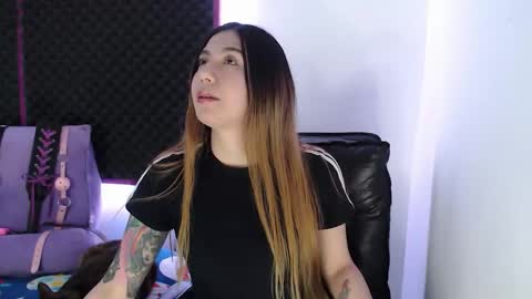 zpzphot online show from October 17, 8:33 pm