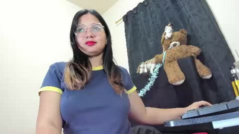 Im Zusan My schedule is from 1030pm to 430 am colombian time online show from July 20, 12:47 am