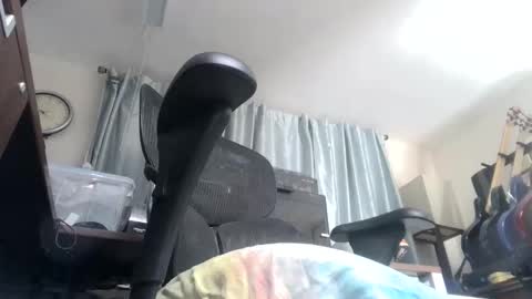 Snapshot of zzzzzbuzz chatting on April 6, 3:04 am zzzzzbuzz online show from April 6, 3:04 am