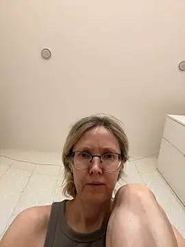 angelmommu online show from February 18, 9:16 am