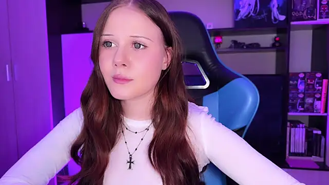 Snapshot of jasminevine chatting on June 4, 12:49 am jasminevine online show from June 4, 12:49 am