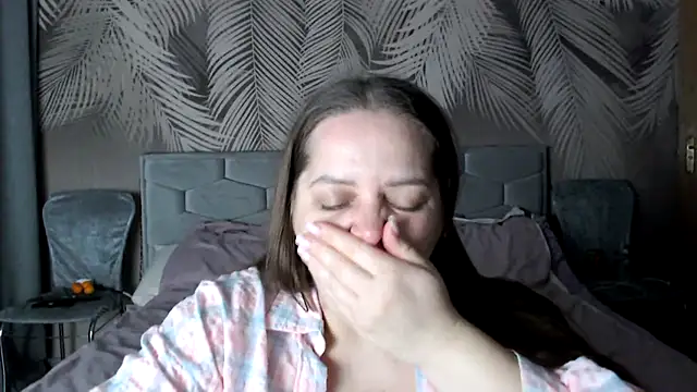 uliastar online show from December 5, 7:06 am