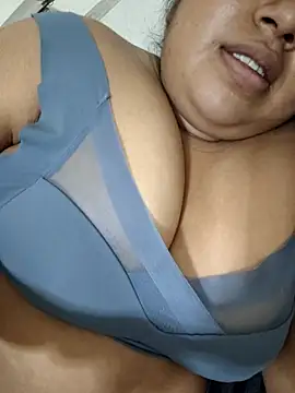 Snapshot of FerLu8 chatting on March 28, 2:33 am FerLu8 online show from March 28, 2:33 am