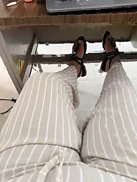 Snapshot of FerLu8 chatting on April 7, 8:31 pm FerLu8 online show from April 7, 8:31 pm