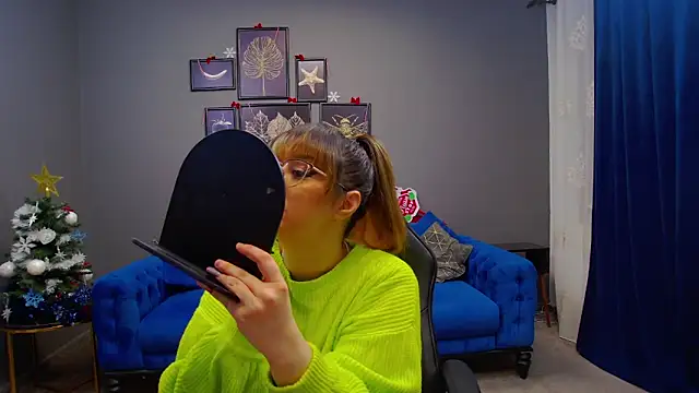 Snapshot of Katewalker_ chatting on December 21, 6:12 pm Katewalker online show from December 21, 6:12 pm