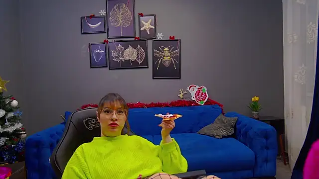 Snapshot of Katewalker_ chatting on December 21, 9:15 pm Katewalker online show from December 21, 9:15 pm