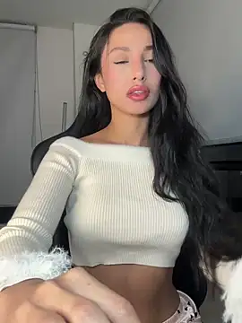 EvaMoet online show from February 14, 8:31 am