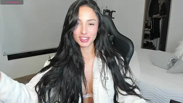 EvaMoet online show from March 5, 5:50 am