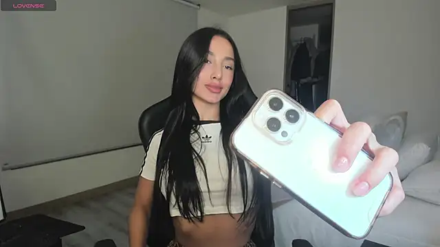 EvaMoet online show from March 12, 6:07 am