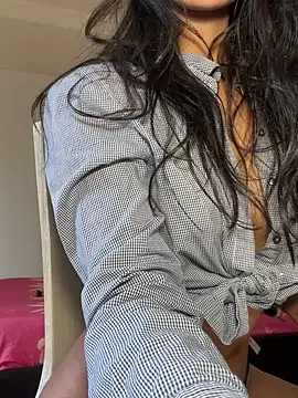 EvaMoet online show from April 8, 3:12 pm