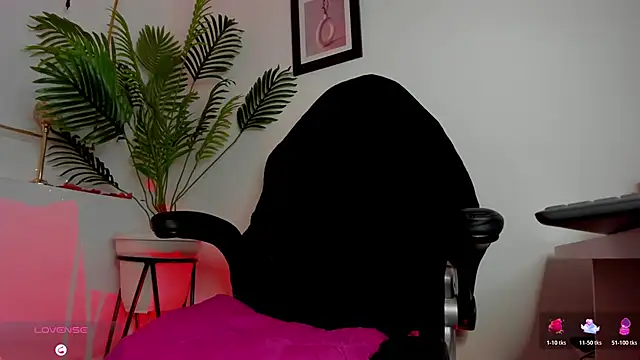 brianahill  online show from February 11, 9:09 pm