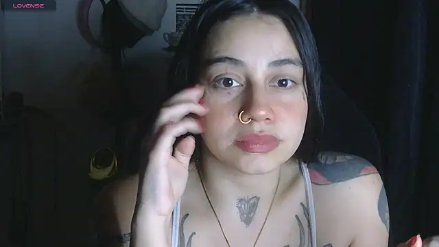 Snapshot of val_bardot chatting on July 7, 7:56 am val bardot online show from July 7, 7:56 am