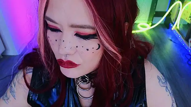 wickedxqueen online show from June 15, 9:00 am