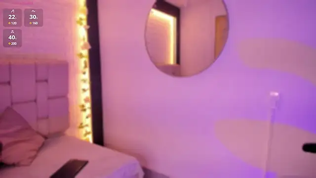 emma woods  online show from December 14, 12:23 pm