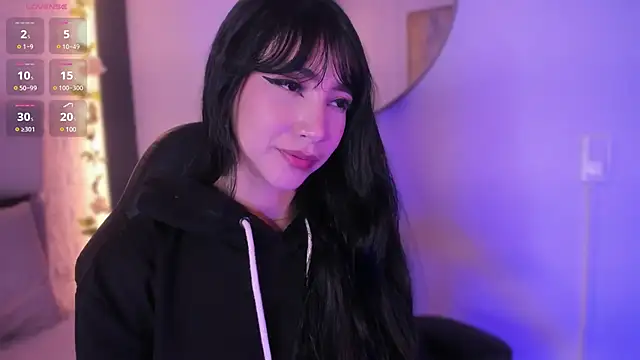 emma woods  online show from December 15, 3:31 pm