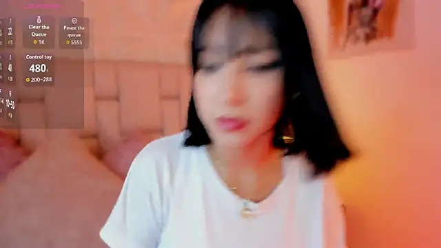 emma woods  online show from October 10, 7:35 pm