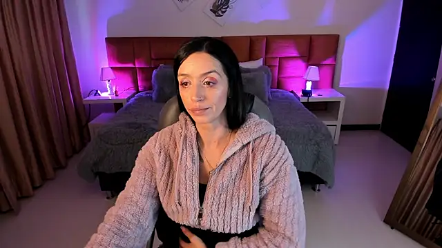 Kristen Garner online show from October 21, 8:09 pm