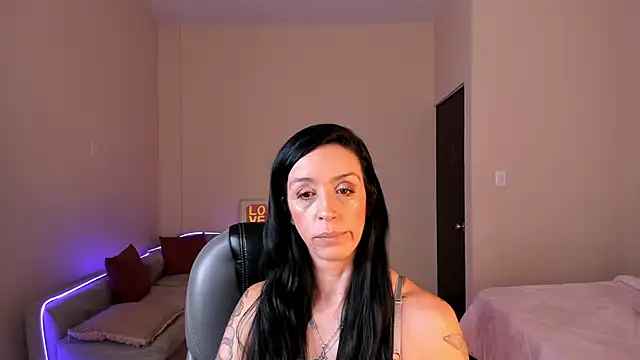 Snapshot of Kristen_Garner chatting on May 19, 7:31 pm Kristen Garner online show from May 19, 7:31 pm