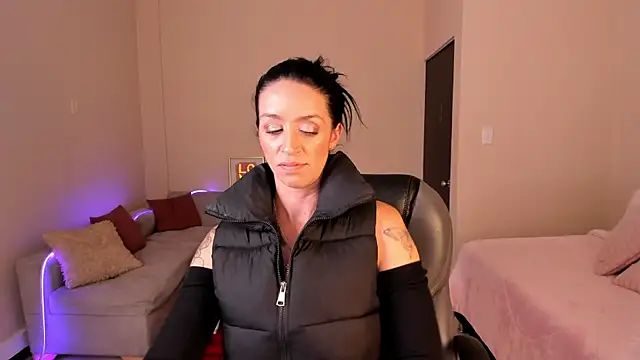 Snapshot of Kristen_Garner chatting on May 28, 8:17 pm Kristen Garner online show from May 28, 8:17 pm