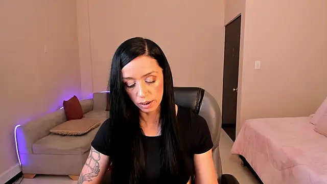Snapshot of Kristen_Garner chatting on May 30, 8:17 pm Kristen Garner online show from May 30, 8:17 pm