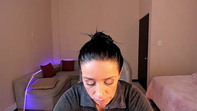 Snapshot of Kristen_Garner chatting on June 1, 8:21 pm Kristen Garner online show from June 1, 8:21 pm