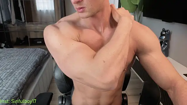 Snapshot of Richard_mils chatting on July 14, 8:19 am Richard mils online show from July 14, 8:19 am