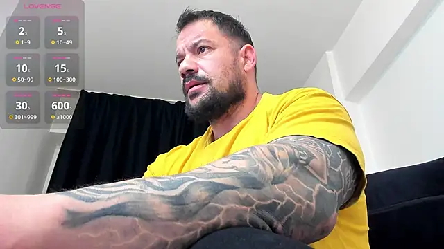 Snapshot of musclemonster31 chatting on May 4, 3:13 am musclemonster31 online show from May 4, 3:13 am