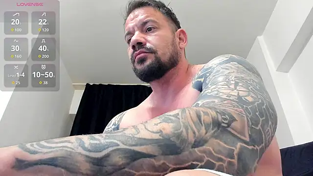Snapshot of musclemonster31 chatting on May 28, 5:05 am musclemonster31 online show from May 28, 5:05 am