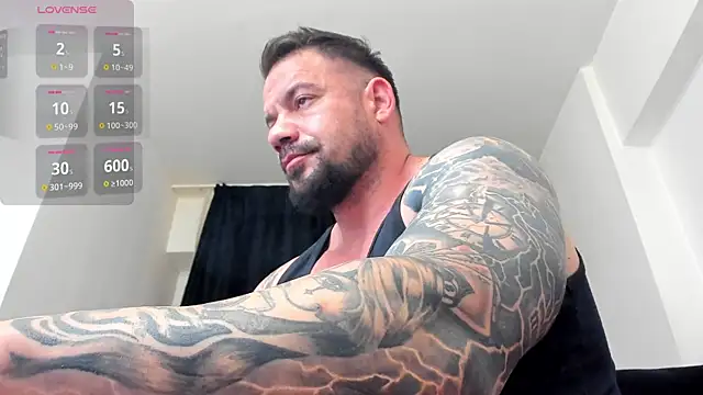 Snapshot of musclemonster31 chatting on June 7, 8:56 pm musclemonster31 online show from June 7, 8:56 pm
