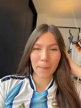 Snapshot of AmelieLaurent_ chatting on July 3, 3:51 pm AmelieLaurent online show from July 3, 3:51 pm