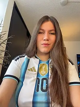 Snapshot of AmelieLaurent_ chatting on July 15, 12:54 pm AmelieLaurent online show from July 15, 12:54 pm