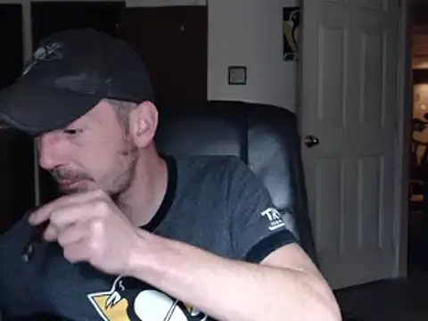 Snapshot of pensguy30 chatting on December 11, 2:41 am pensguy30 online show from December 11, 2:41 am