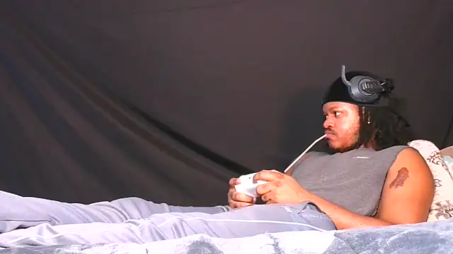 Carolinayoungin online show from April 12, 5:18 pm