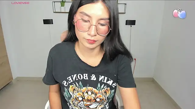 emily villamil online show from July 10, 9:39 pm