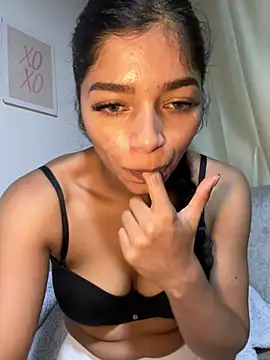 Snapshot of AgathaGeorgiou chatting on April 28, 10:37 pm AgathaGeorgiou online show from April 28, 10:37 pm