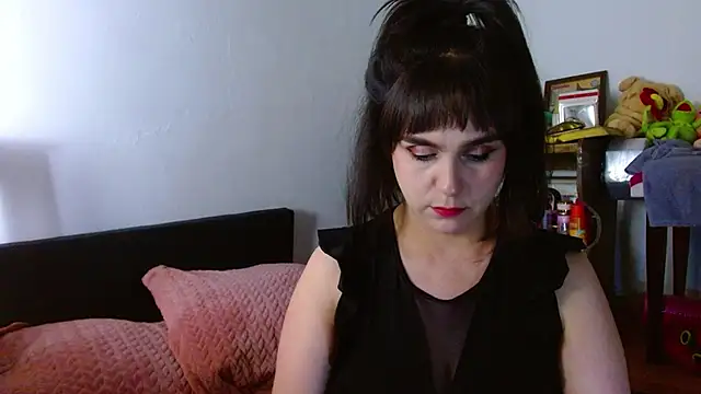 Snapshot of collette_beaufoy_ chatting on June 18, 12:53 pm collette beaufoy online show from June 18, 12:53 pm