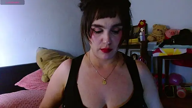 Snapshot of collette_beaufoy_ chatting on July 6, 1:35 am collette beaufoy online show from July 6, 1:35 am