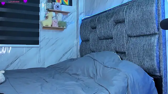 sweet tits01 online show from February 23, 11:36 pm