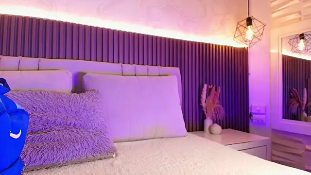 SHANONCLARK online show from January 9, 7:15 pm